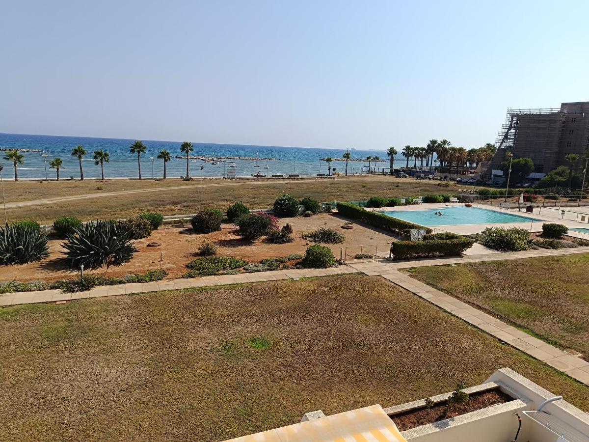 Julie'S Beach House Voroklini Bagian luar foto