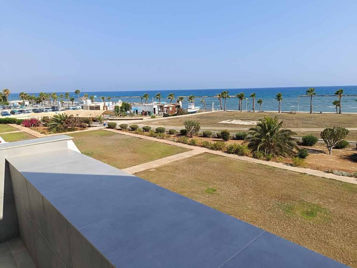 Julie'S Beach House Voroklini Bagian luar foto