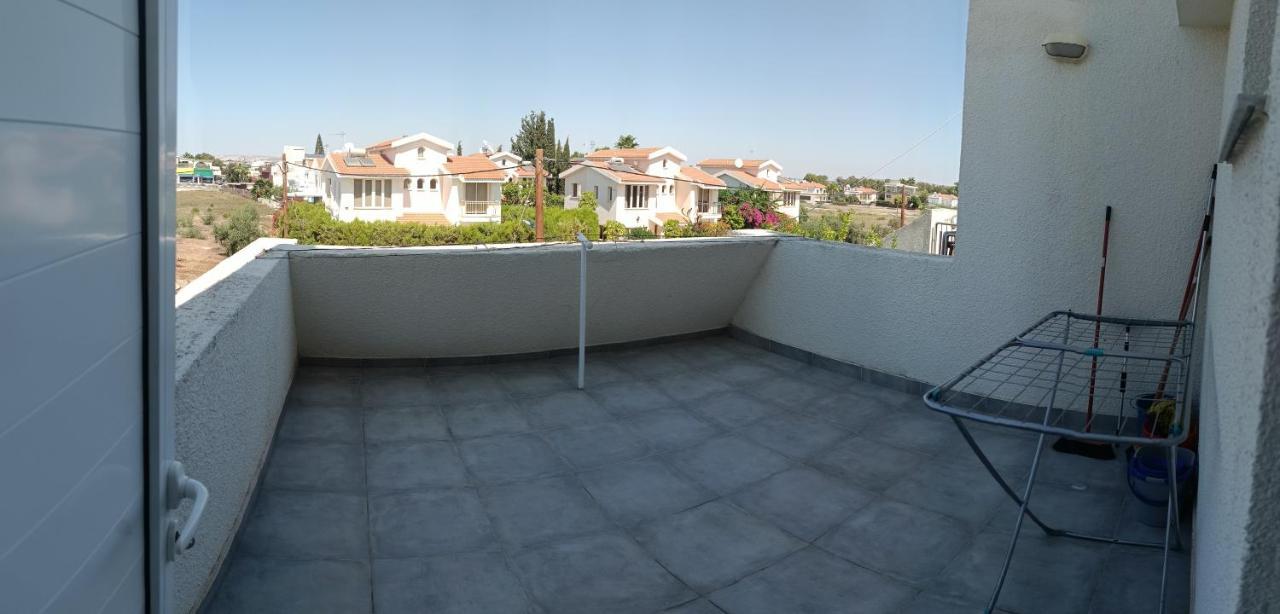 Julie'S Beach House Voroklini Bagian luar foto