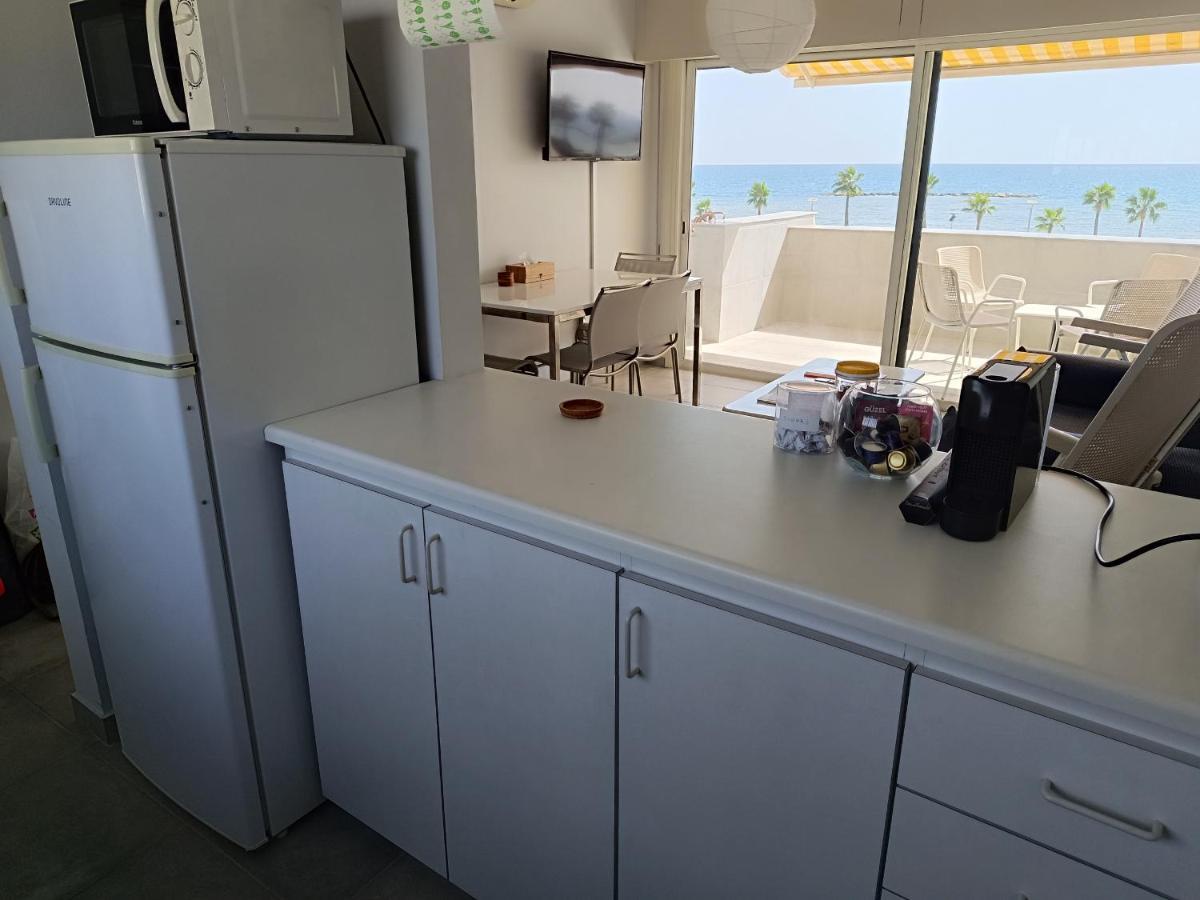 Julie'S Beach House Voroklini Bagian luar foto
