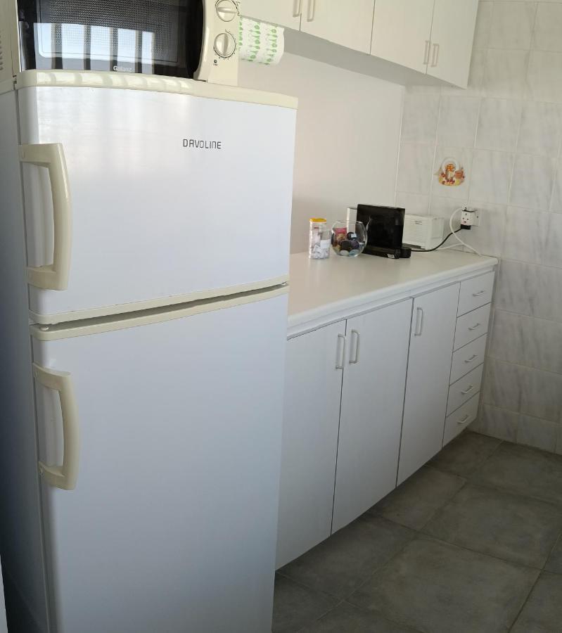 Julie'S Beach House Voroklini Bagian luar foto