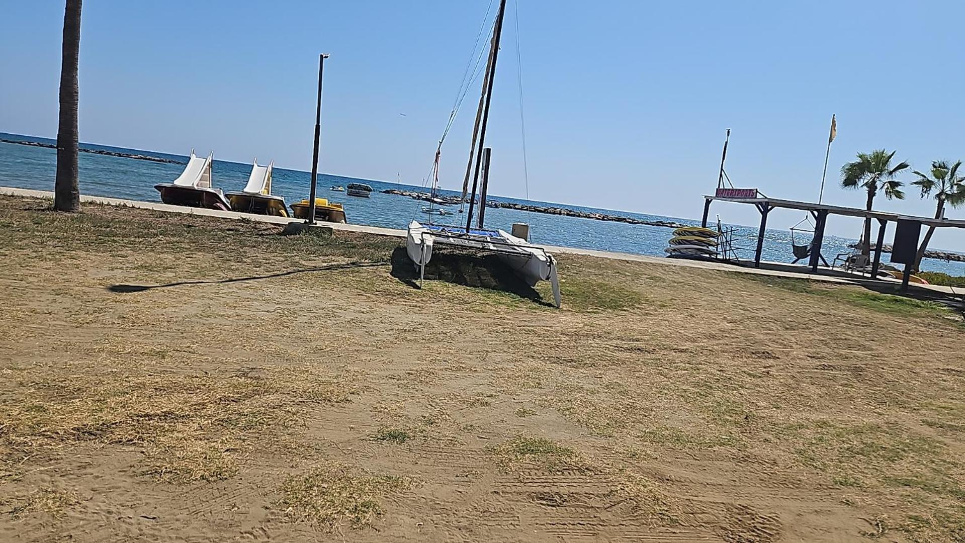 Julie'S Beach House Voroklini Bagian luar foto