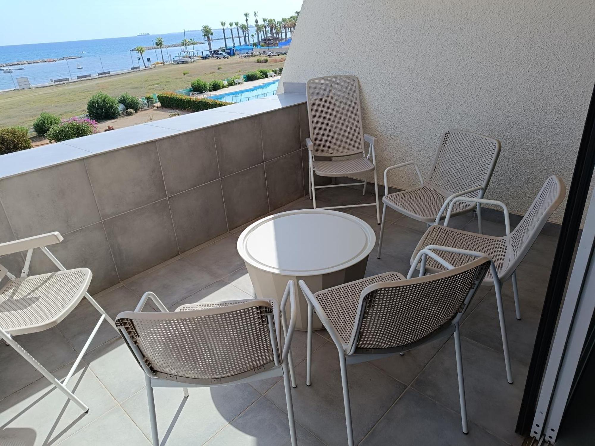 Julie'S Beach House Voroklini Bagian luar foto