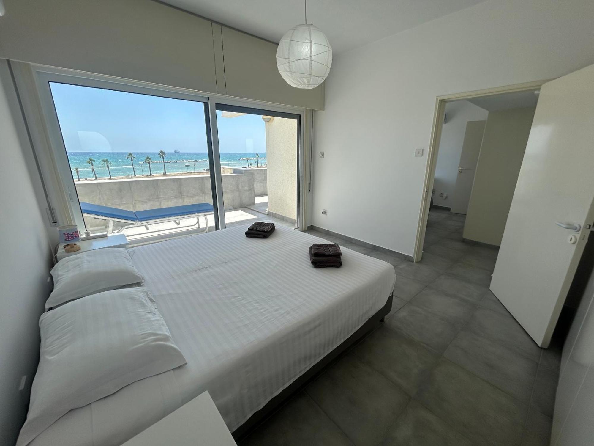 Julie'S Beach House Voroklini Bagian luar foto