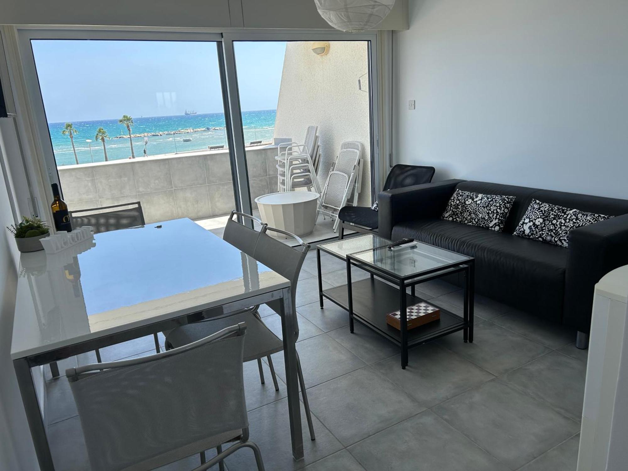 Julie'S Beach House Voroklini Bagian luar foto